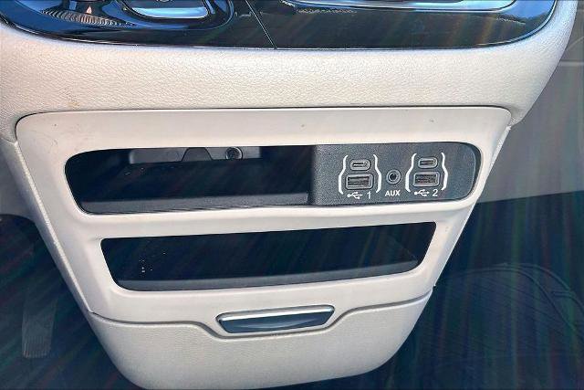 Used 2023 Chrysler Voyager LX image 32