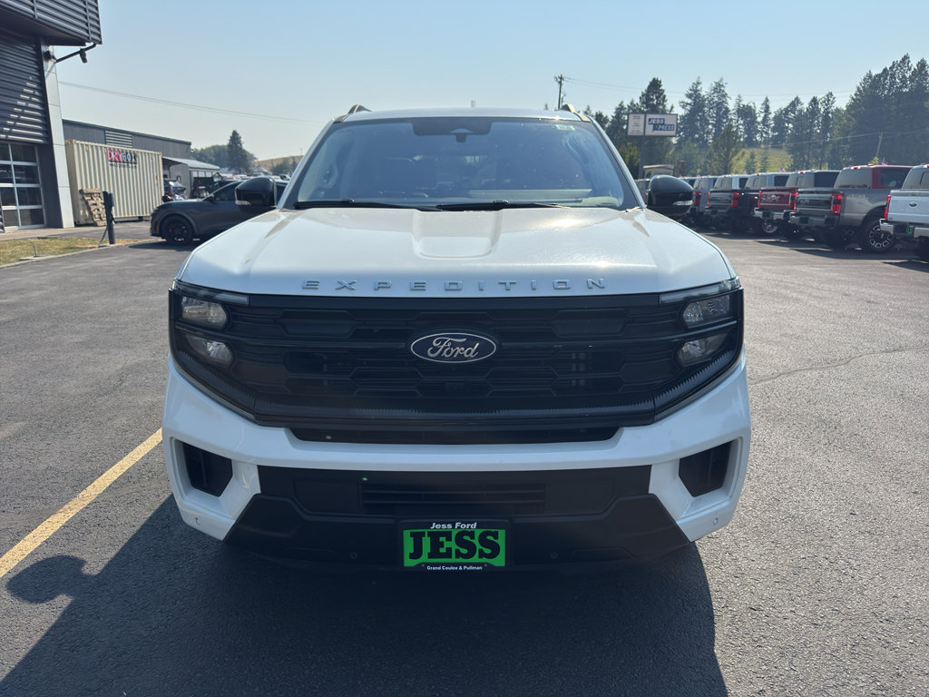 Certified 2025 Ford Expedition Active AWD/4WD image 3