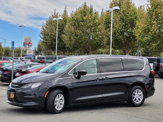 Used 2021 Chrysler Voyager LX FWD image 7