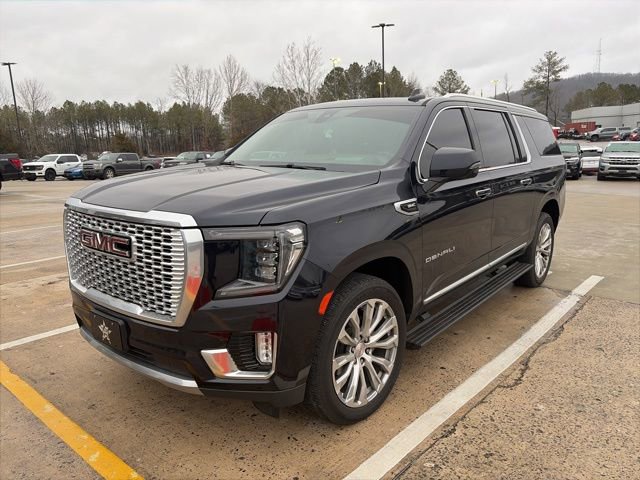 Used 2022 GMC Yukon XL Denali w/ Denali Premium Package image 4