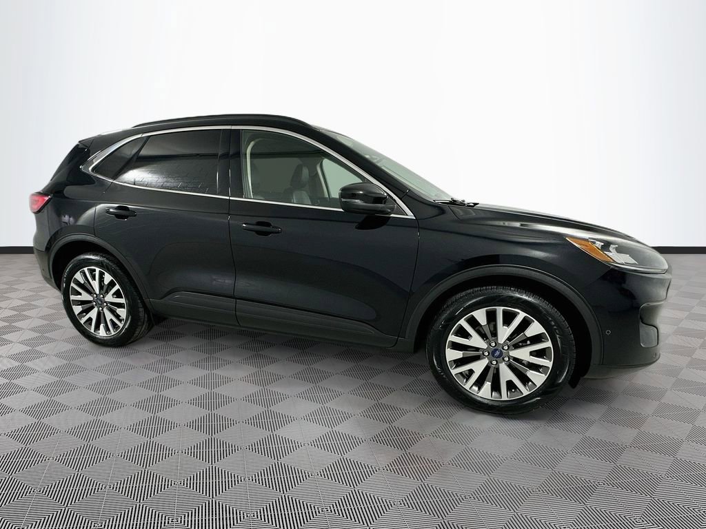 Certified 2020 Ford Escape Titanium w/ Titanium Premium Package 2.0 AWD/4WD image 11