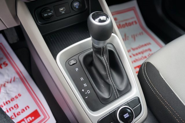 Used 2020 Hyundai Venue SEL image 16