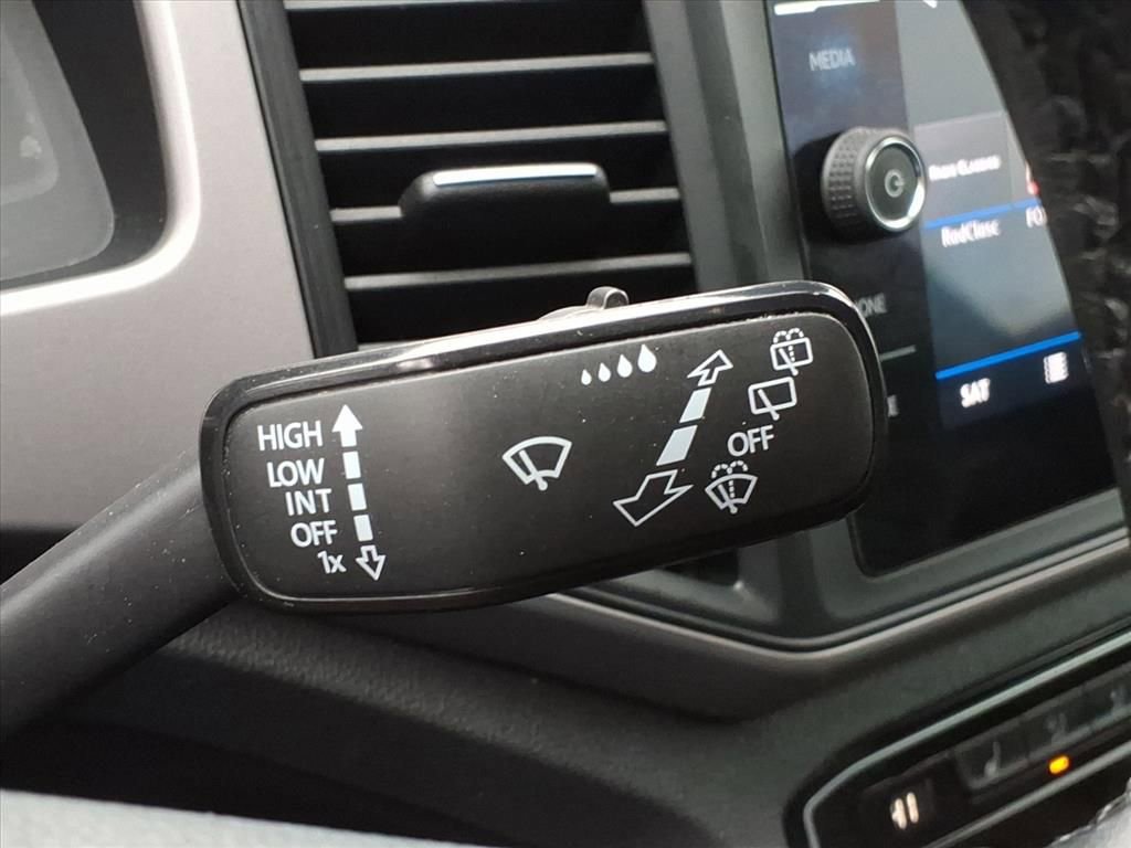 Used 2020 Volkswagen Atlas Cross Sport SE w/ Towing Package image 22