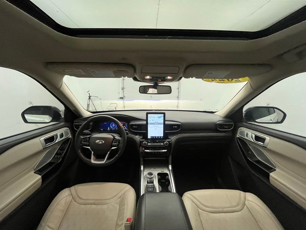 Certified 2022 Ford Explorer Platinum w/ Equipment Group 601A image 9
