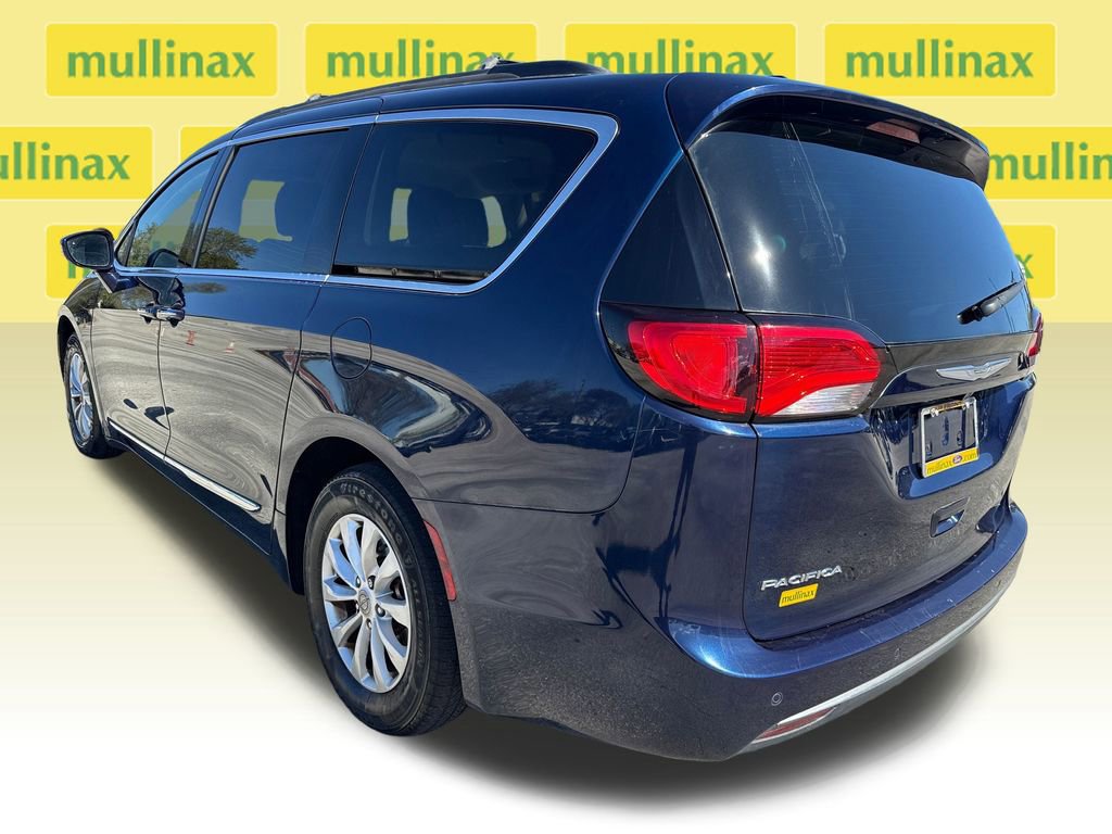 Used 2017 Chrysler Pacifica Touring-L w/ 13 Speaker Alpine Sound Group image 4
