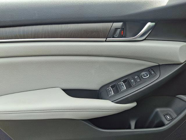 Used 2018 Honda Accord EX image 12