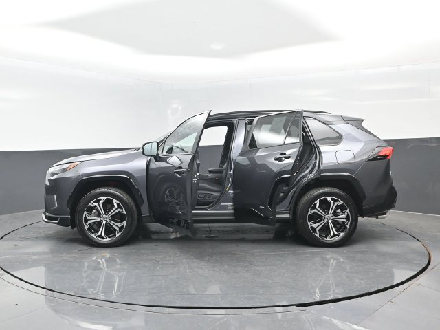 Used 2025 Toyota RAV4 XSE AWD/4WD image 31