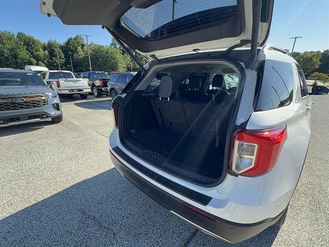 Certified 2023 Ford Explorer XLT w/ Equipment Group 202A AWD/4WD image 5