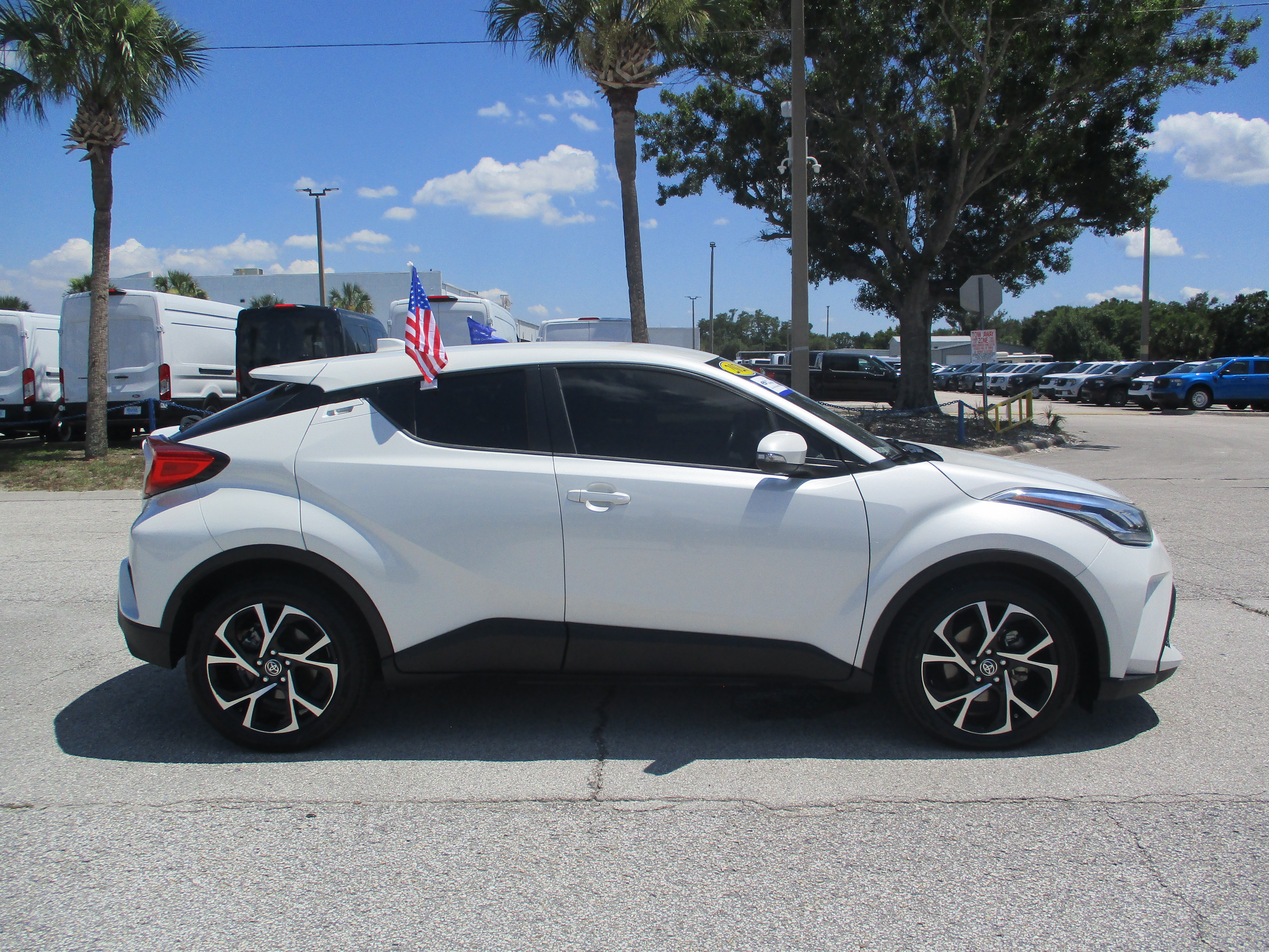 Used 2020 Toyota C-HR XLE FWD image 8