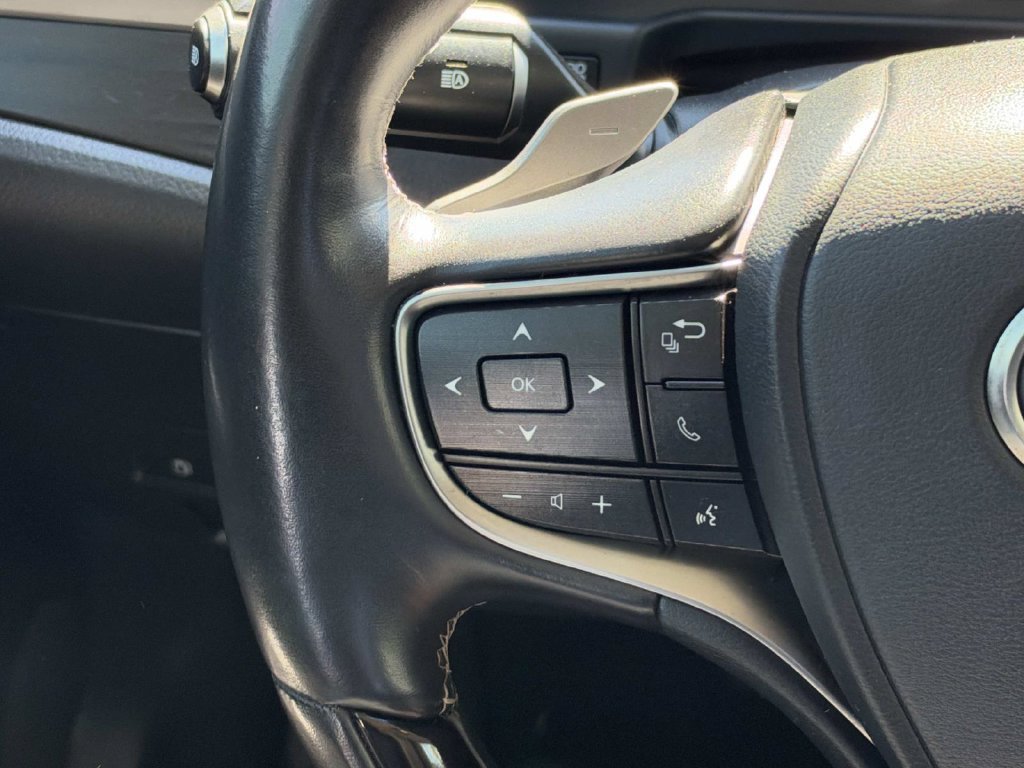 Used 2019 Lexus ES 300h w/ Premium Package FWD image 13