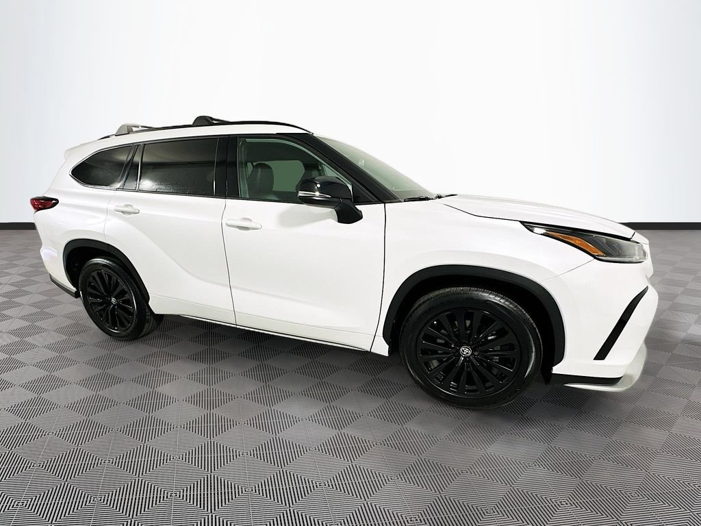 Used 2023 Toyota Highlander XSE FWD image 11
