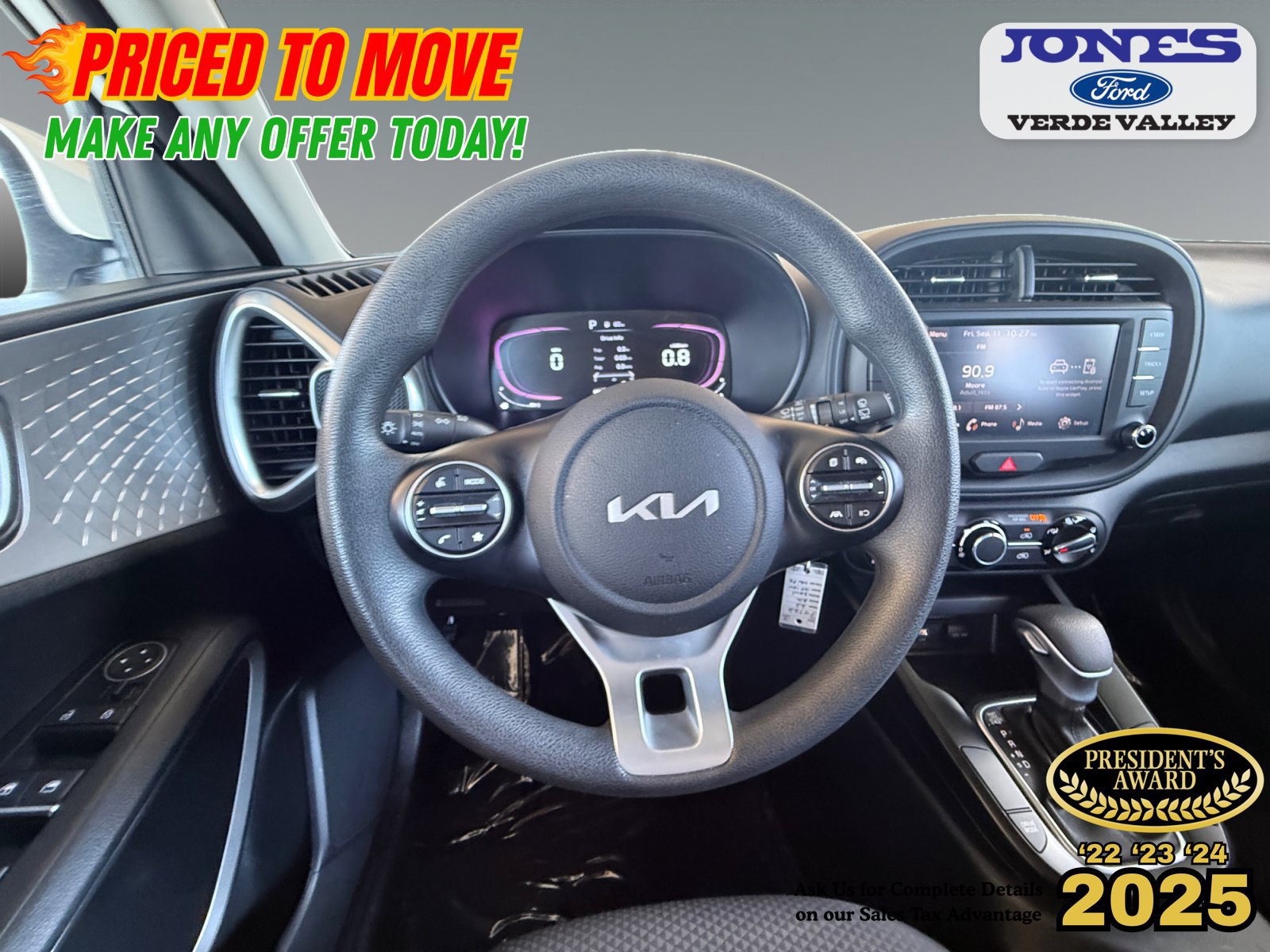 Used 2025 Kia Soul LX w/ LX Technology Package FWD image 17