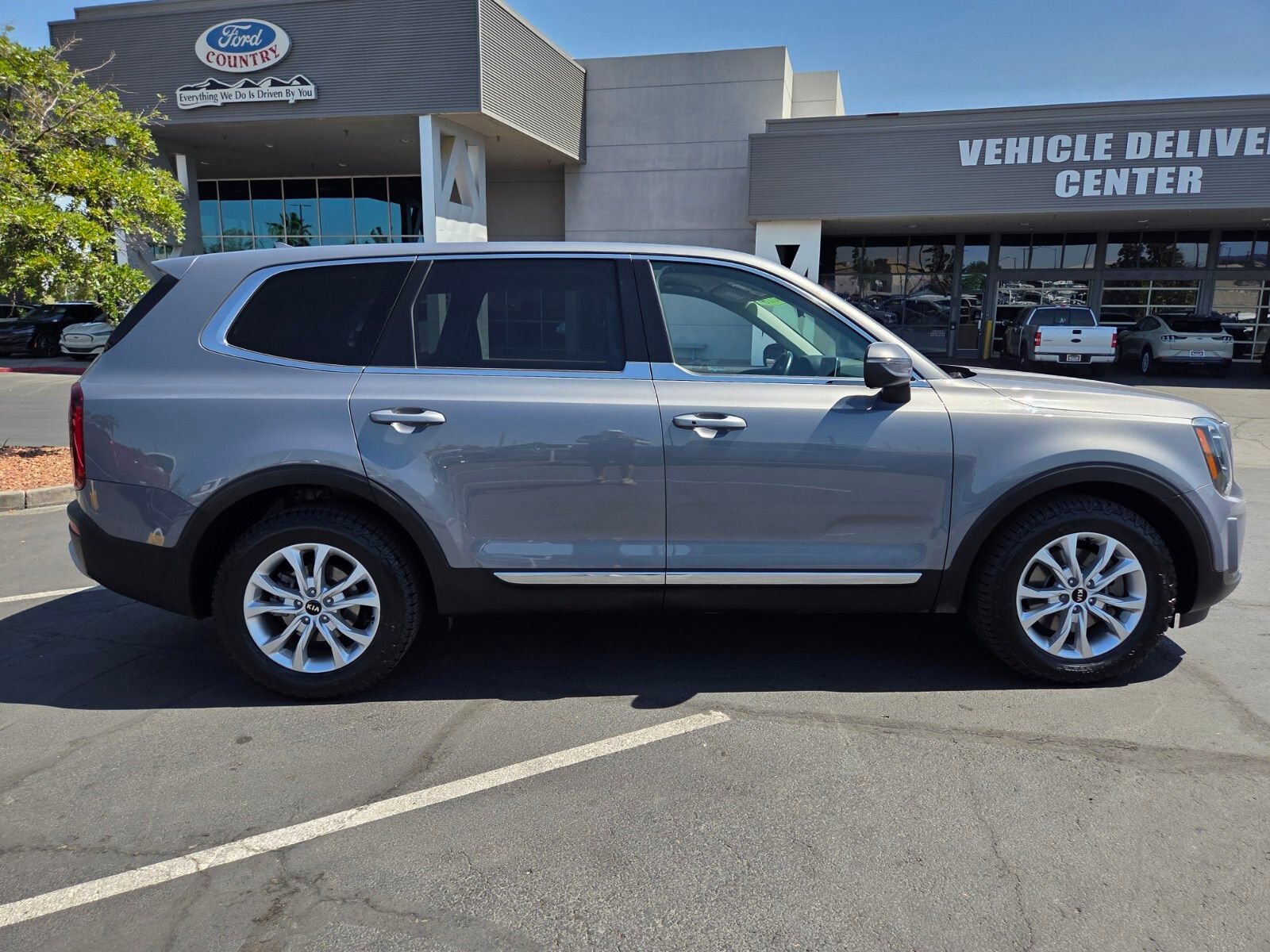 Used 2021 Kia Telluride LX AWD/4WD image 7