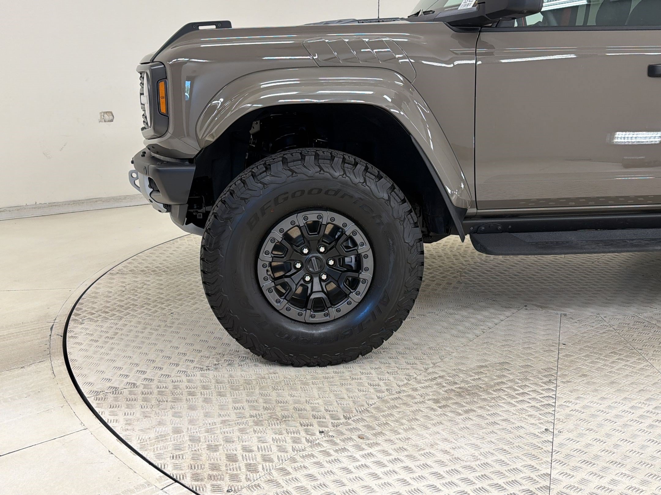 Certified 2025 Ford Bronco Raptor w/ Interior Carbon Fiber Pack AWD/4WD image 13