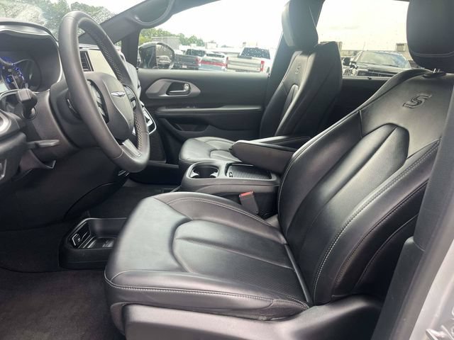 Used 2024 Chrysler Pacifica Touring-L w/ S Appearance Package FWD image 19