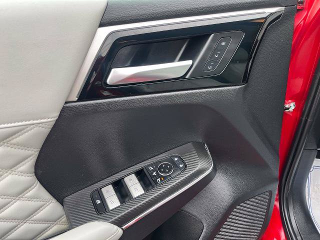 Used 2023 Mitsubishi Outlander AWD image 23