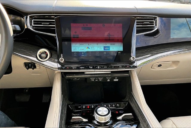 Used 2022 Jeep Wagoneer Series III w/ Premium Group I AWD/4WD image 15