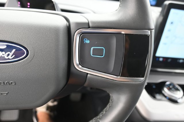 Certified 2025 Ford Expedition Active AWD/4WD image 17