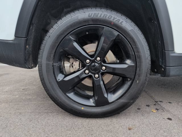 Used 2023 Jeep Grand Cherokee Altitude AWD/4WD image 12