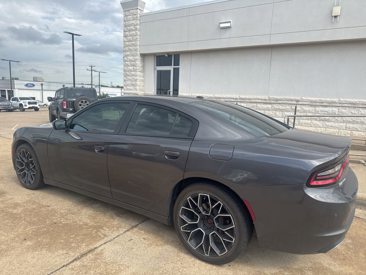 Used 2019 Dodge Charger SXT RWD image 6