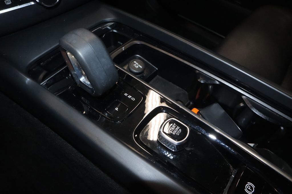 Used 2023 Volvo XC60 B5 Core AWD/4WD image 32