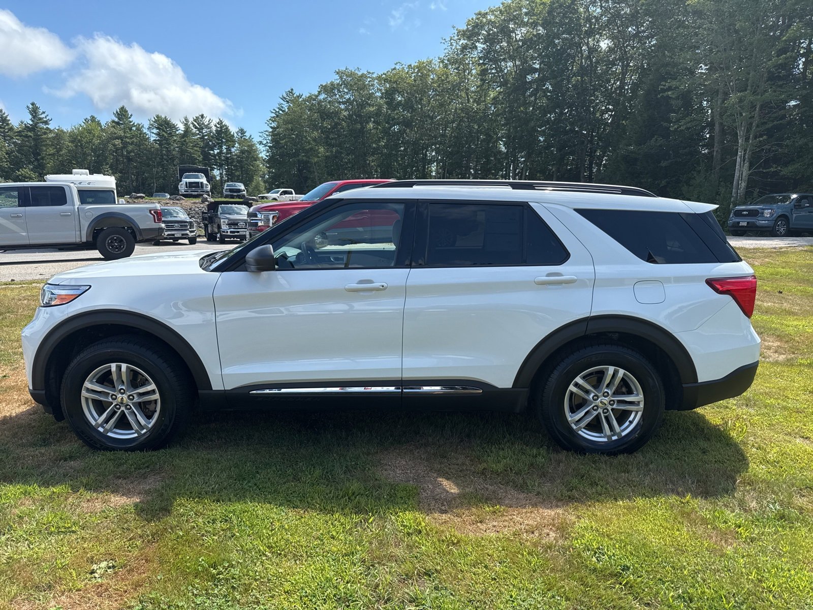 Certified 2022 Ford Explorer XLT w/ Equipment Group 202A image 4