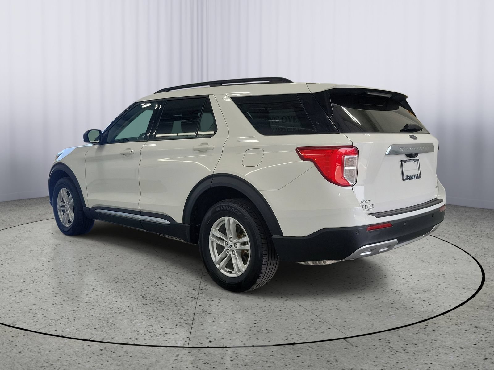 Certified 2022 Ford Explorer XLT w/ Equipment Group 202A AWD/4WD image 3