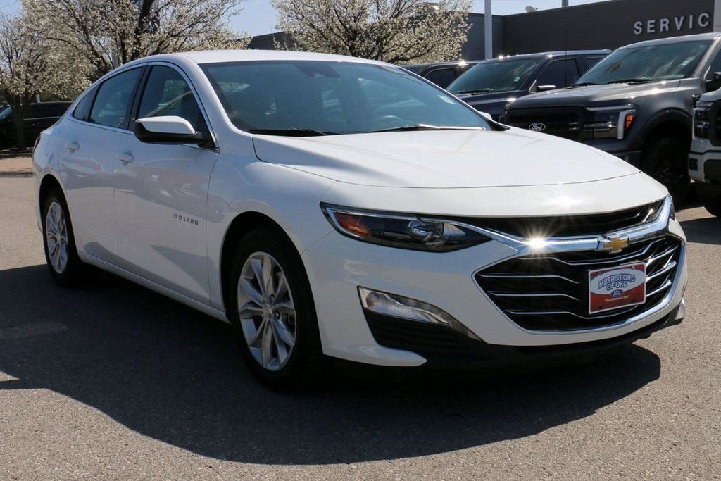 Used 2025 Chevrolet Malibu LT image 4