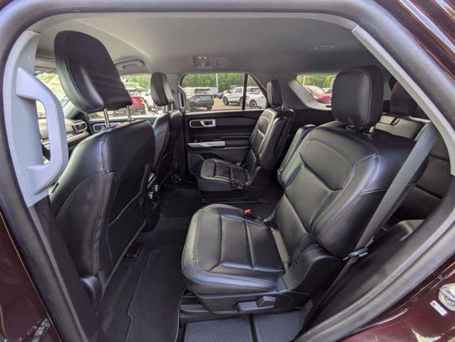 Certified 2022 Ford Explorer XLT w/ Equipment Group 202A AWD/4WD image 30