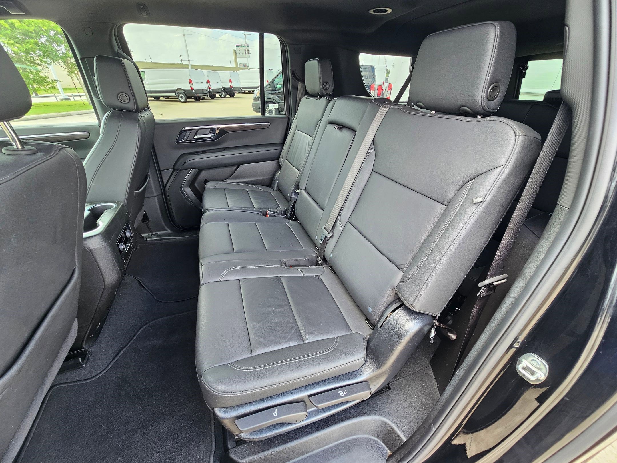 Used 2025 Chevrolet Suburban Z71 AWD/4WD image 28