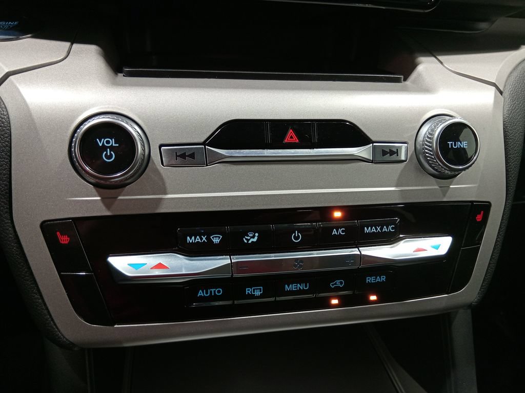 Certified 2024 Ford Explorer XLT AWD/4WD image 21