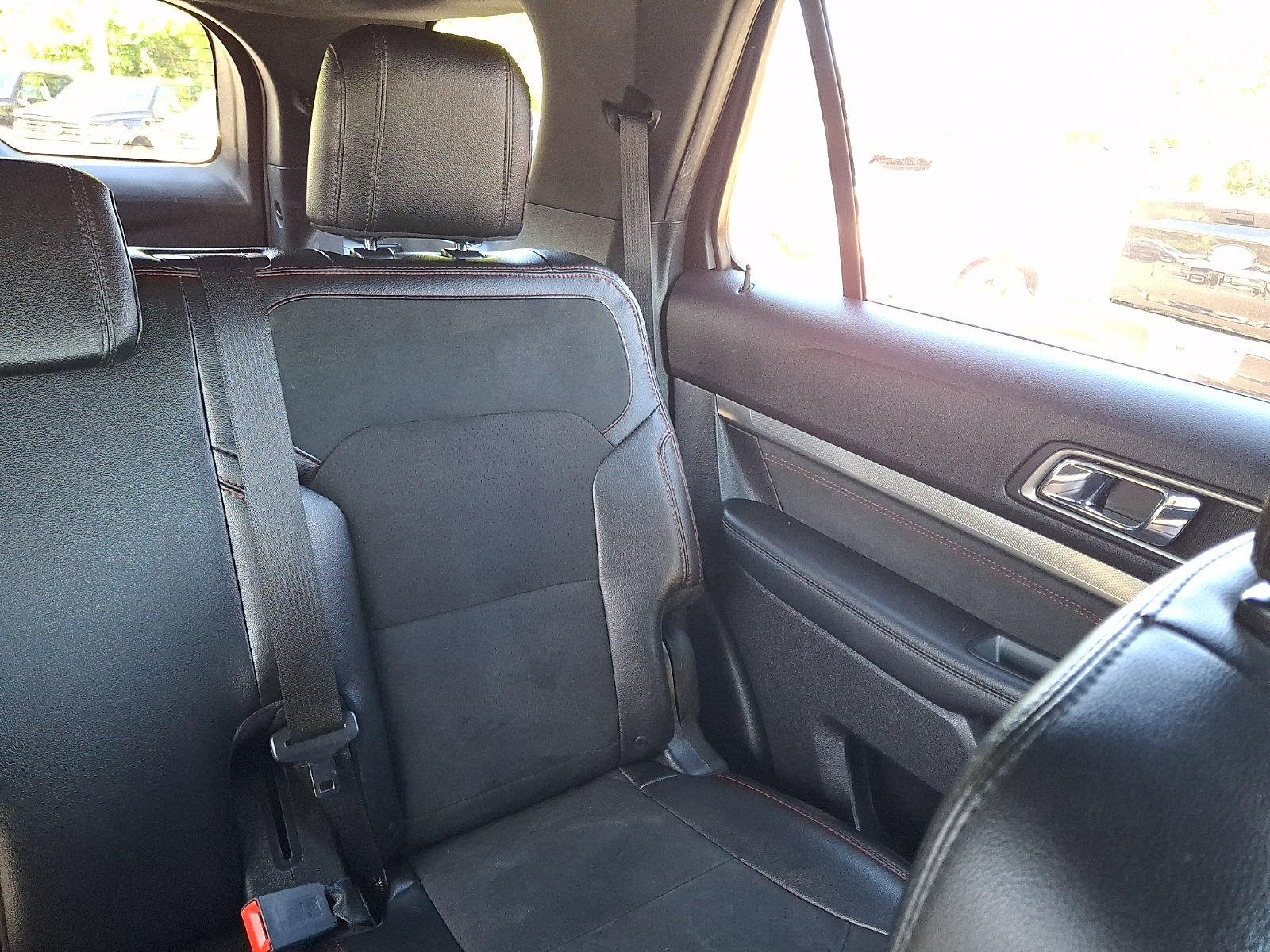 Certified 2019 Ford Explorer XLT w/ Equipment Group 202A AWD/4WD image 20