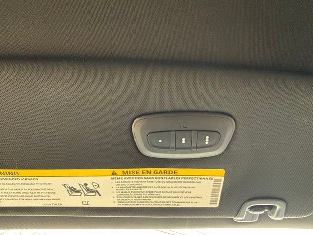 Used 2025 Chrysler Pacifica Select FWD image 32