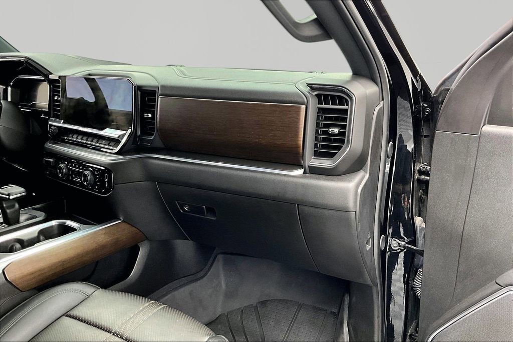 Used 2024 Chevrolet Silverado 1500 High Country w/ High Country Premium Package AWD/4WD image 17