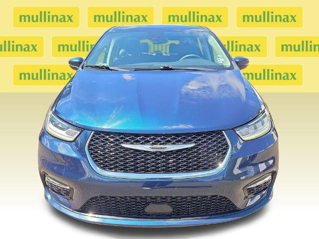 Used 2023 Chrysler Pacifica Touring-L FWD image 16