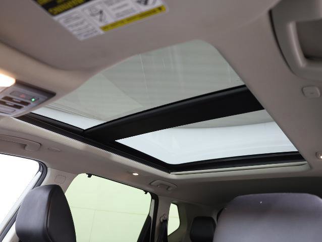 Used 2023 Nissan Rogue SV w/ SV Premium B Package image 17