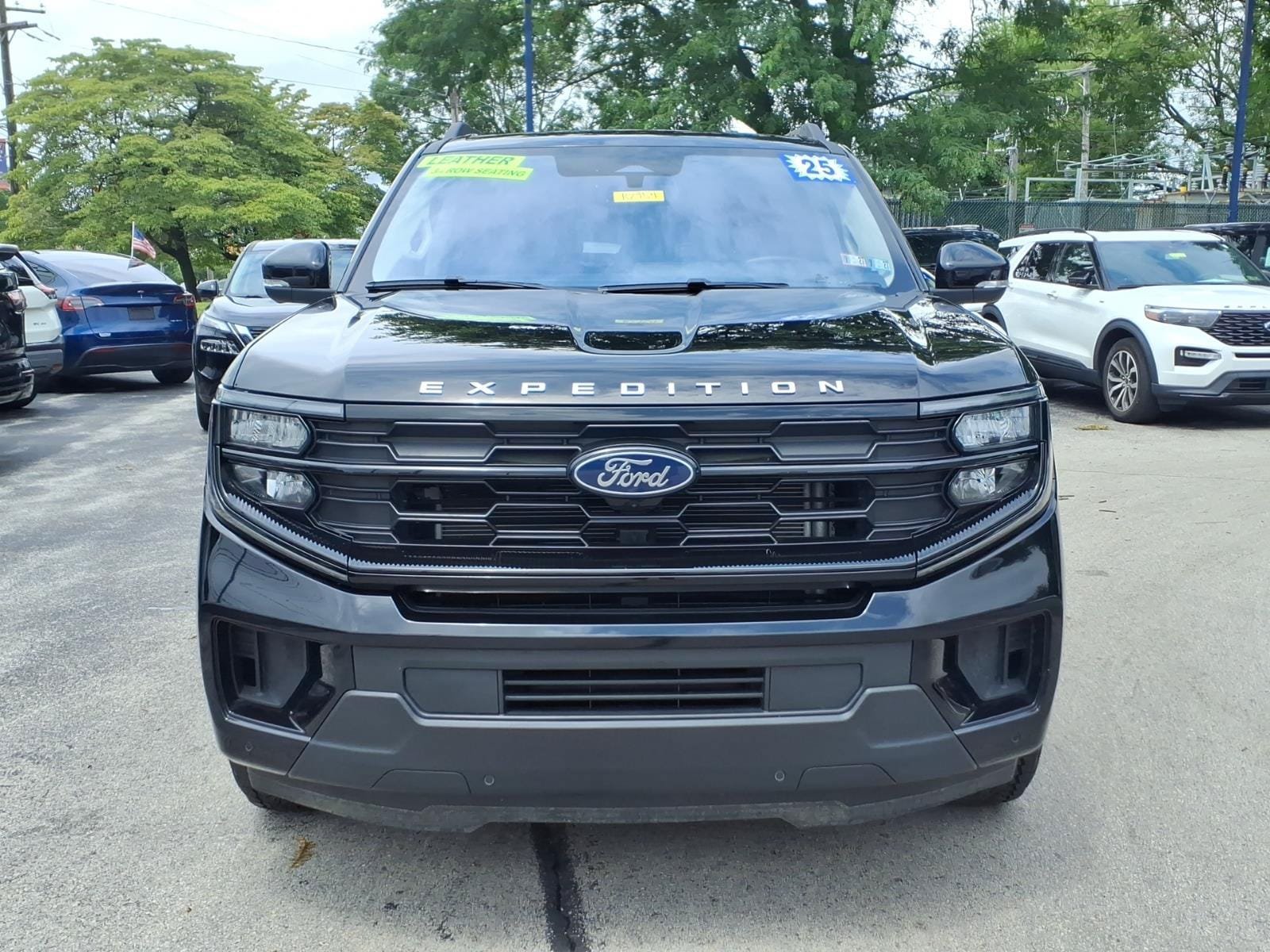 Certified 2025 Ford Expedition Active AWD/4WD image 9