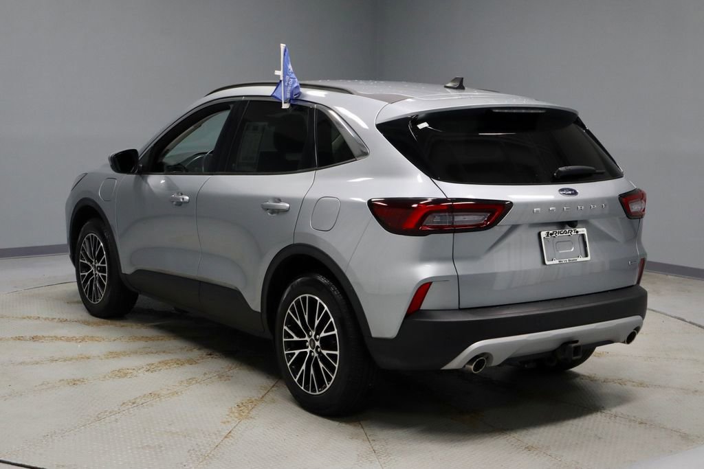 Certified 2023 Ford Escape SE w/ Class II Trailer Tow Package image 3