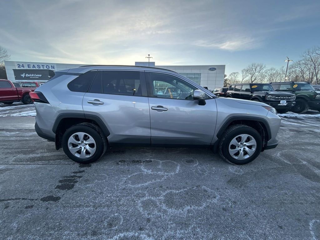 Used 2019 Toyota RAV4 LE image 4