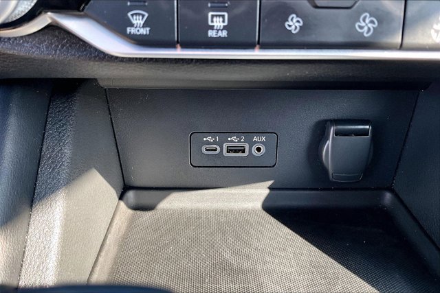 Used 2020 Nissan Sentra SR w/ Premium Package FWD image 16