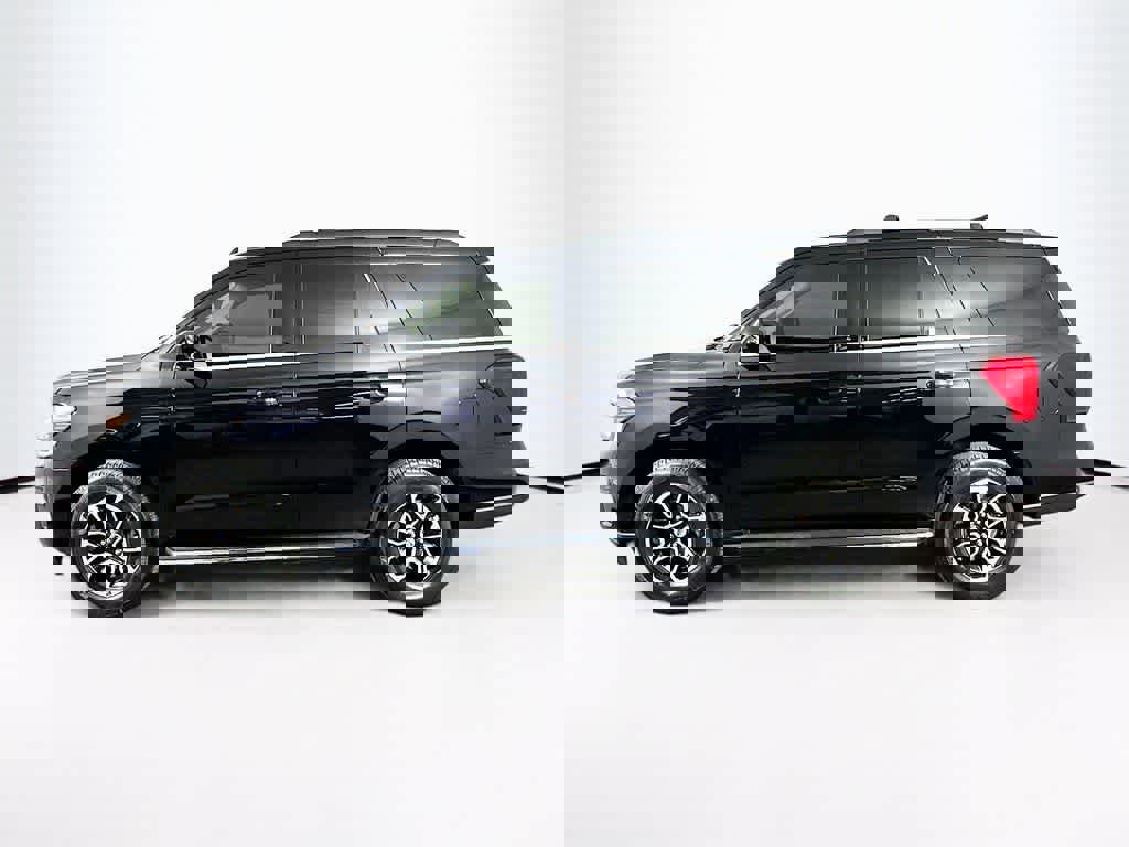 Certified 2023 Ford Expedition XLT image 2