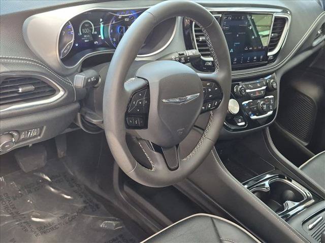 Used 2026 Chrysler Pacifica Limited w/ S Appearance Package FWD image 10