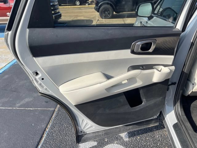 Used 2025 Kia Sorento S w/ Panoramic Sunroof Package FWD image 17