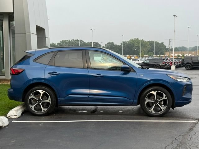Certified 2023 Ford Escape ST-Line Select w/ Tech Pack #2 AWD/4WD image 6