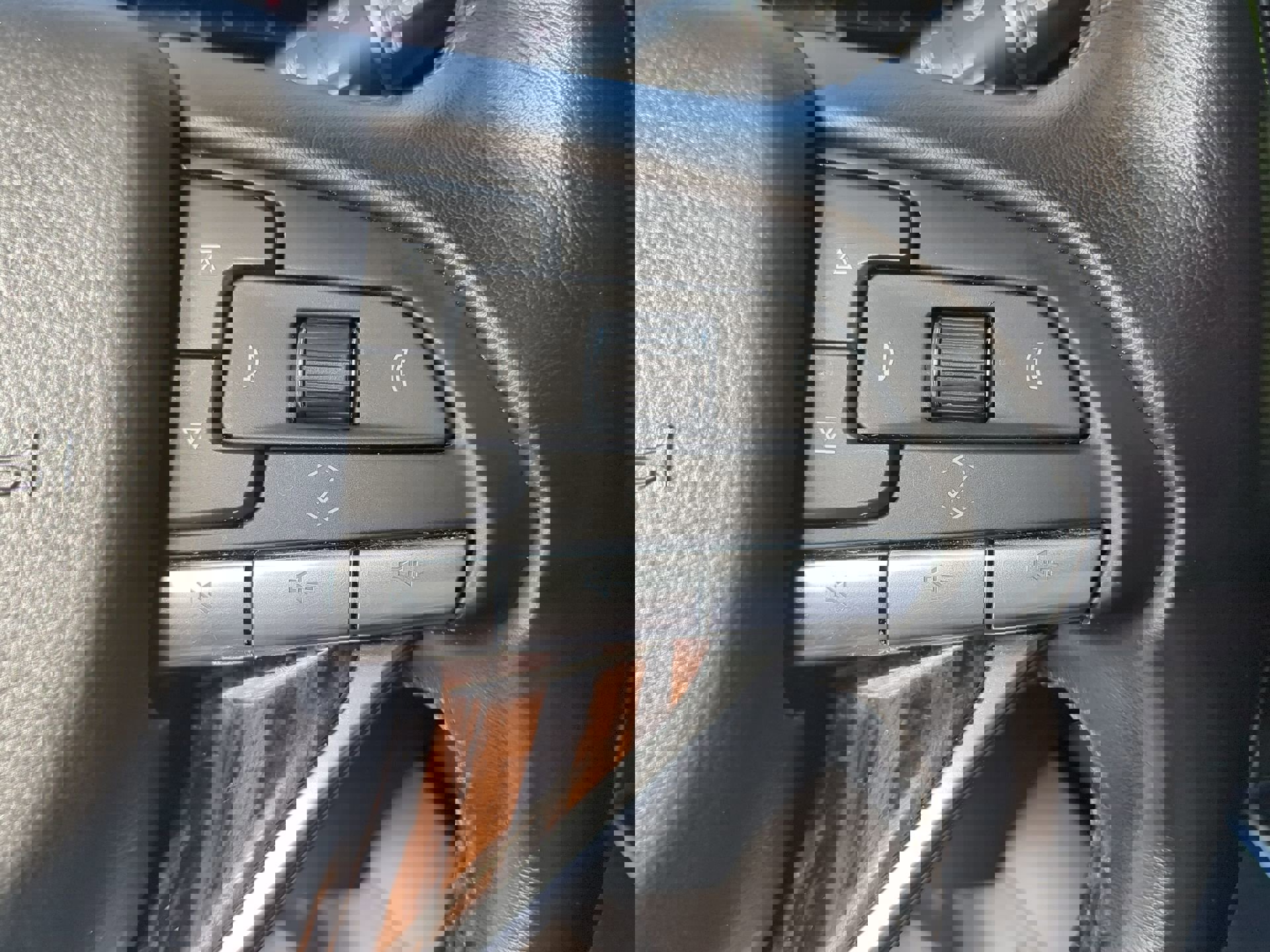 Used 2023 Cadillac Escalade Premium Luxury image 60