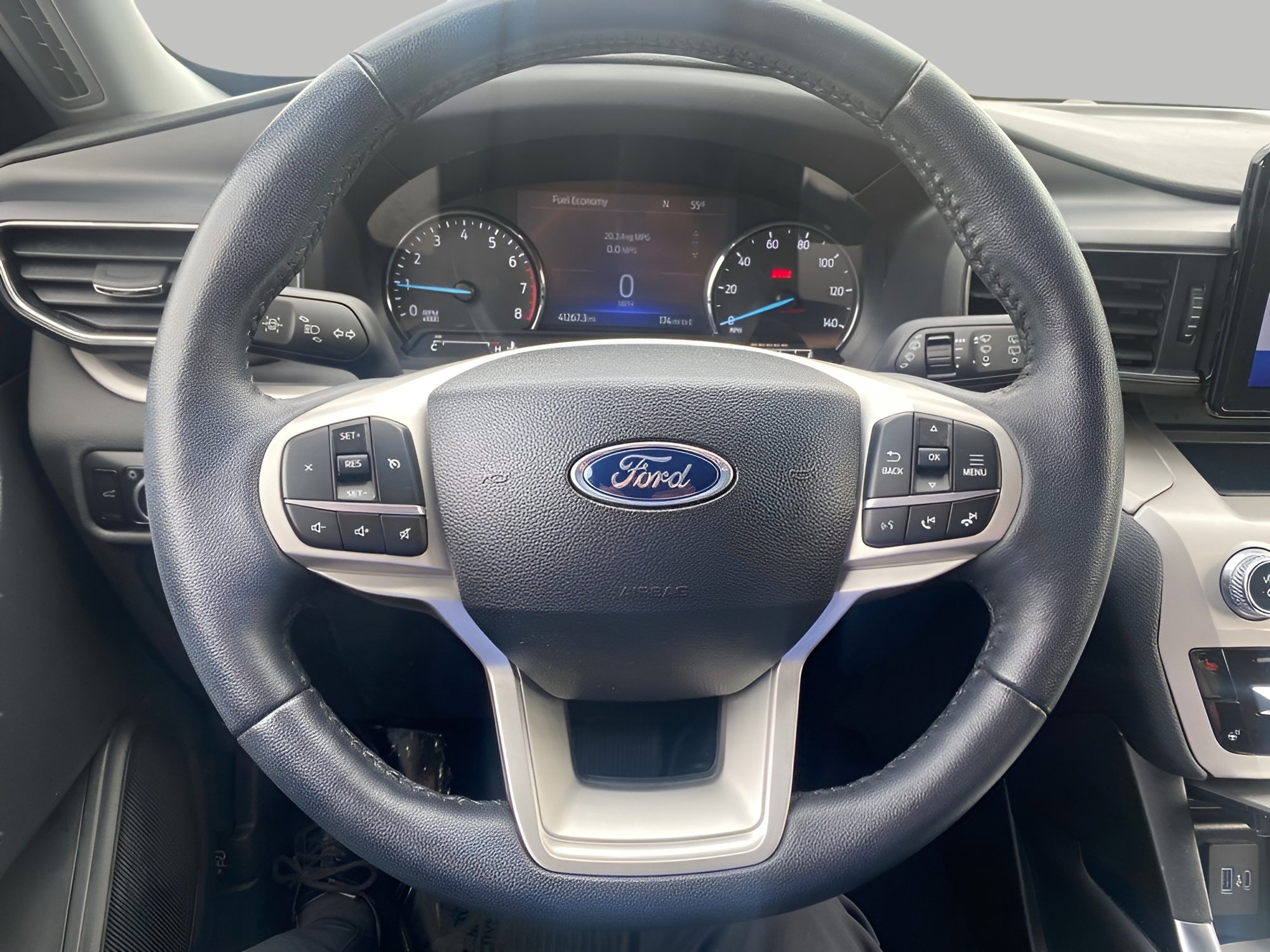 Certified 2023 Ford Explorer XLT w/ Equipment Group 202A AWD/4WD image 5
