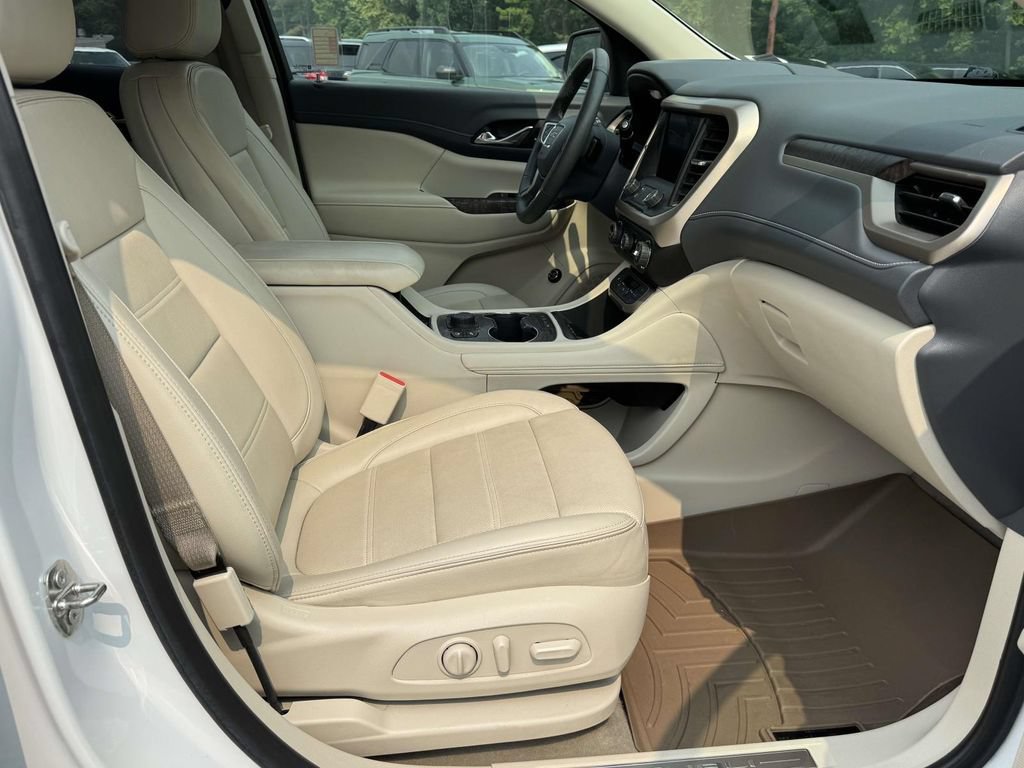 Used 2023 GMC Acadia Denali w/ Denali Ultimate Package FWD image 15