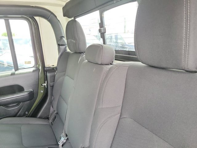Used 2022 Jeep Gladiator Sport AWD/4WD image 12