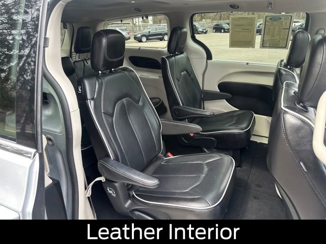 Used 2023 Chrysler Pacifica Limited FWD image 18