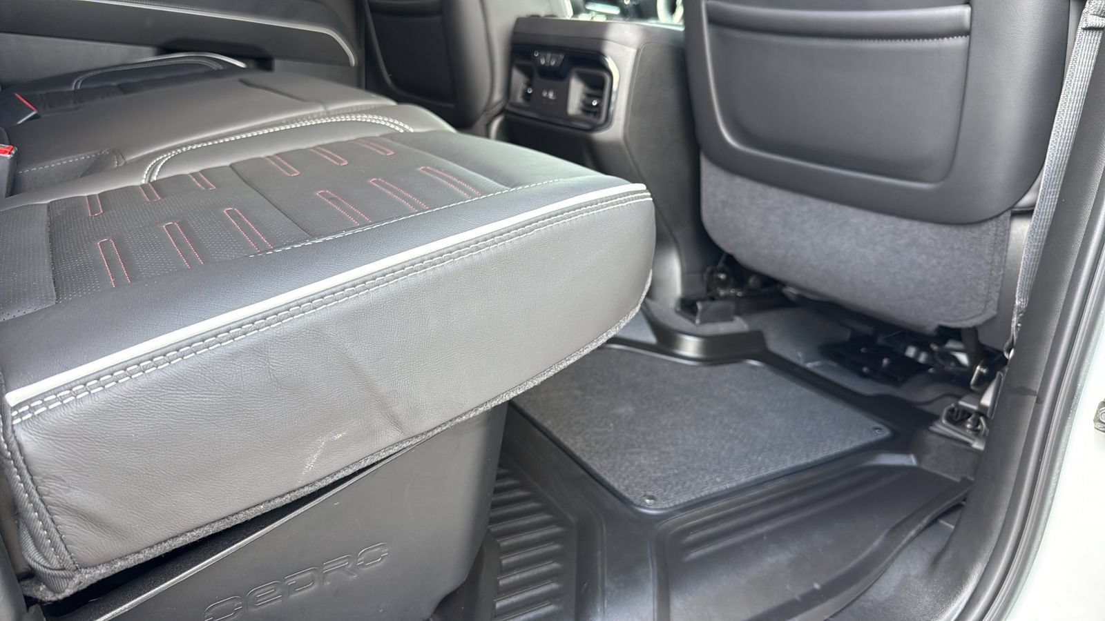 Used 2024 GMC Sierra 2500 AT4X AWD/4WD image 26